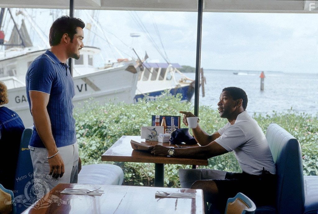 Denzel Washington and Dean Cain in Внe времени (2003)