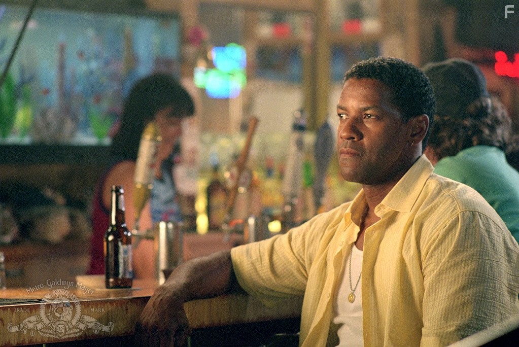 Denzel Washington in Внe времени (2003)