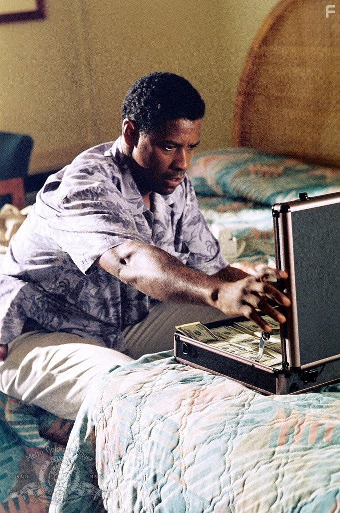 Denzel Washington in Внe времени (2003)