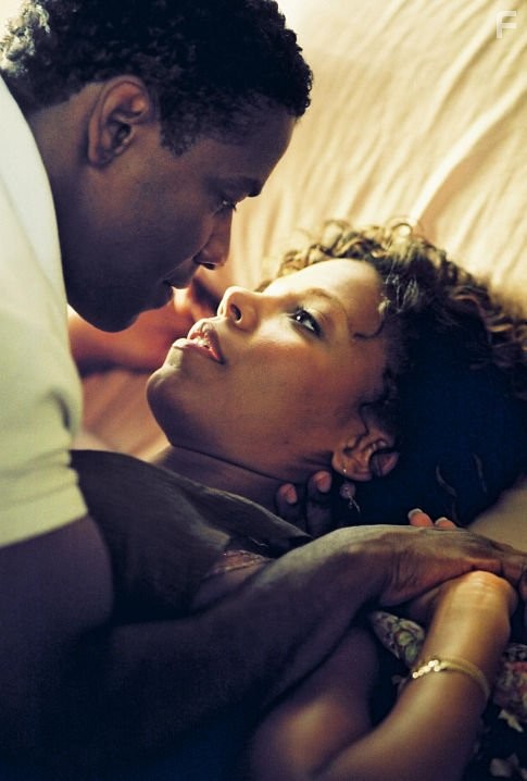 Denzel Washington and Sanaa Lathan in Внe времени (2003)