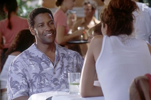 Denzel Washington and Eva Mendes in Внe времени (2003)