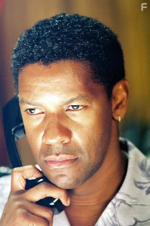 Denzel Washington in Внe времени (2003)