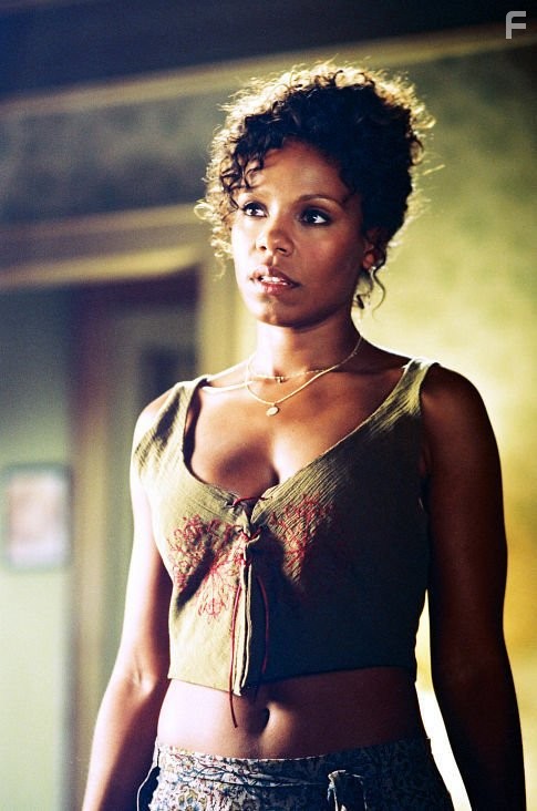 Sanaa Lathan in Внe времени (2003)