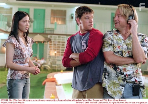 Matt Damon, Greg Kinnear, and Wen Yann Shih in Застрял в тебе (2003)