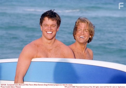 Matt Damon and Greg Kinnear in Застрял в тебе (2003)