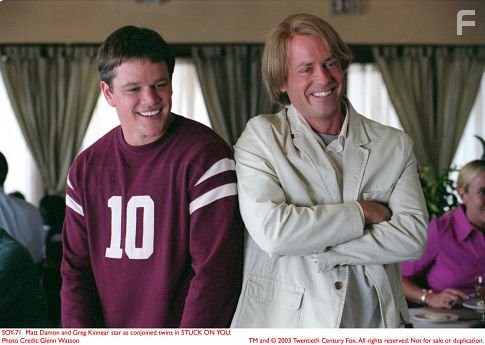 Matt Damon and Greg Kinnear in Застрял в тебе (2003)