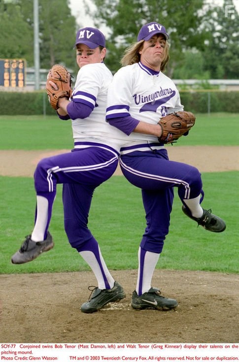 Matt Damon and Greg Kinnear in Застрял в тебе (2003)