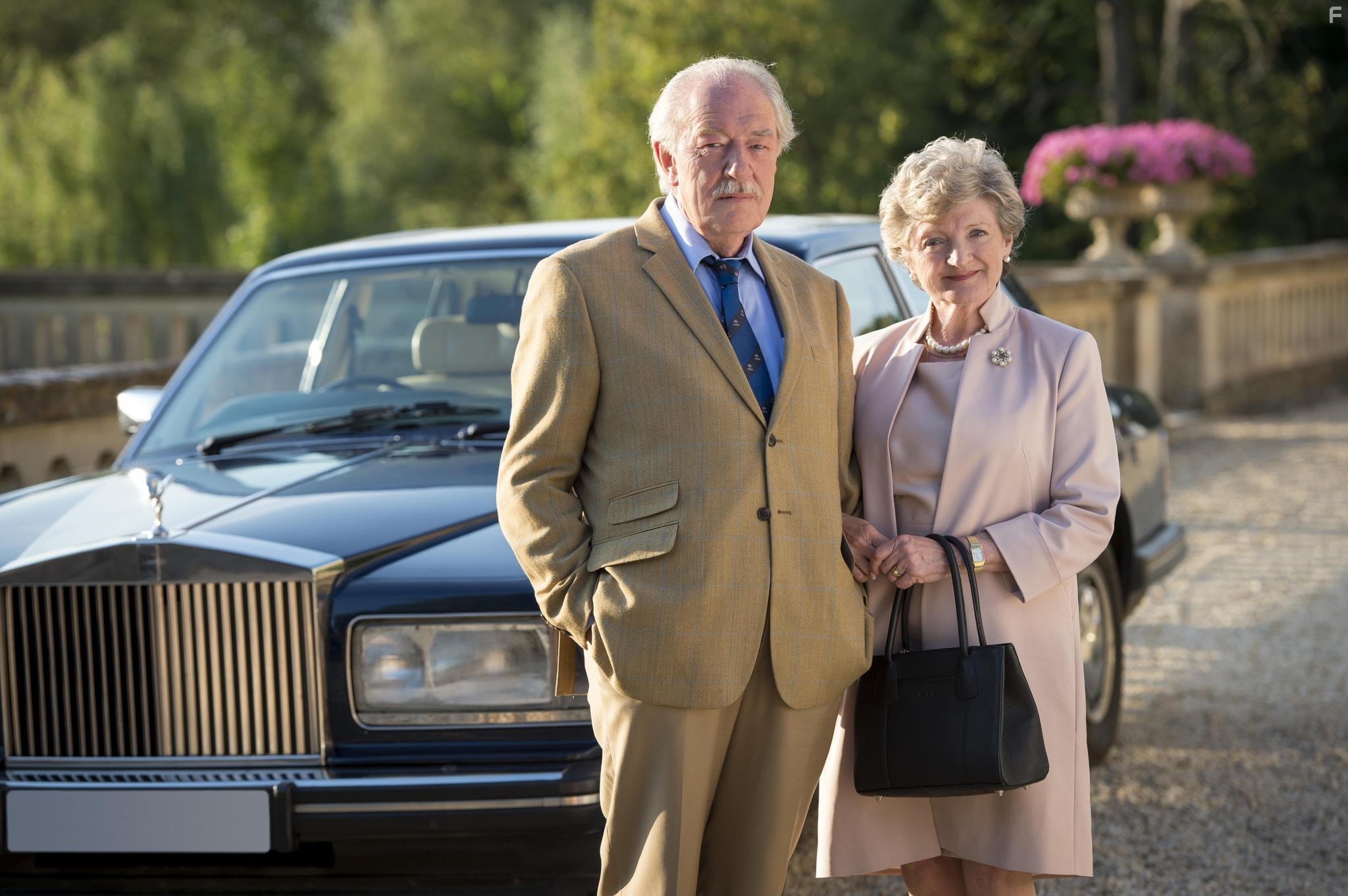 Michael Gambon and Julia McKenzie in Случайная вакансия (2015)