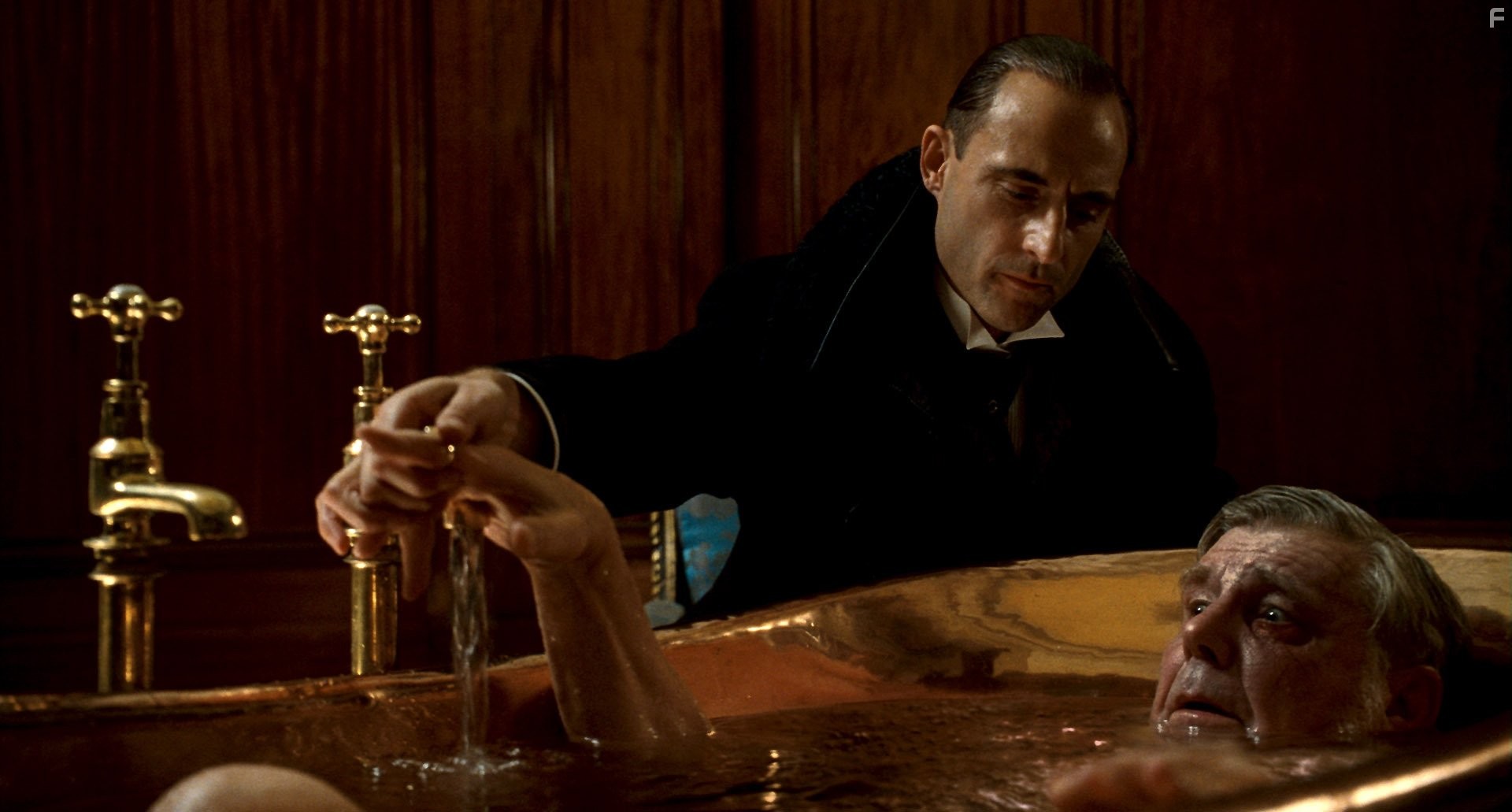 James Fox and Mark Strong in Шерлок Холмс (2009)