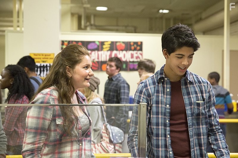 Luca Oriel and Emma Kenney in Бесстыдники (2011)