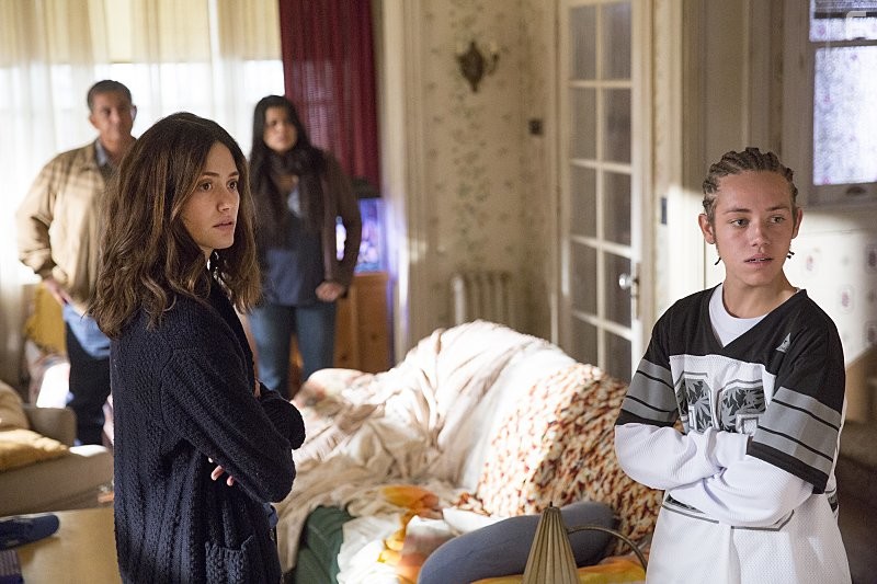 Emmy Rossum and Ethan Cutkosky in Бесстыдники (2011)