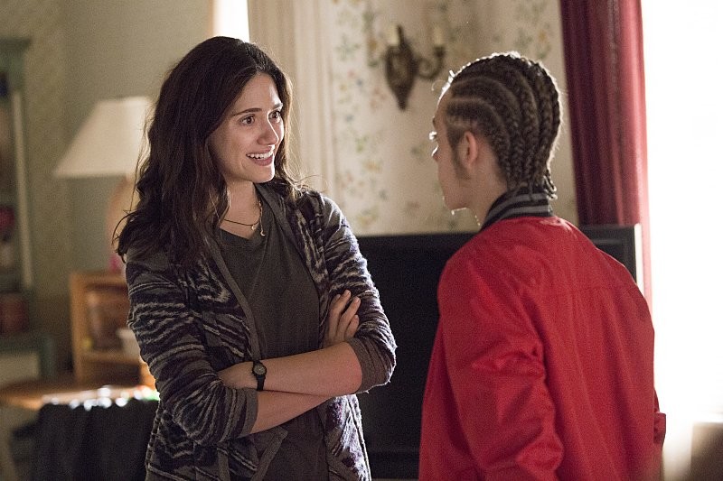 Emmy Rossum and Ethan Cutkosky in Бесстыдники (2011)