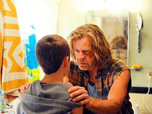 William H. Macy and Ethan Cutkosky in Бесстыдники (2011)