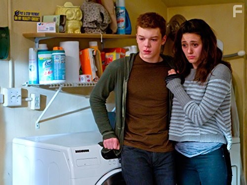 Emmy Rossum and Cameron Monaghan in Бесстыдники (2011)