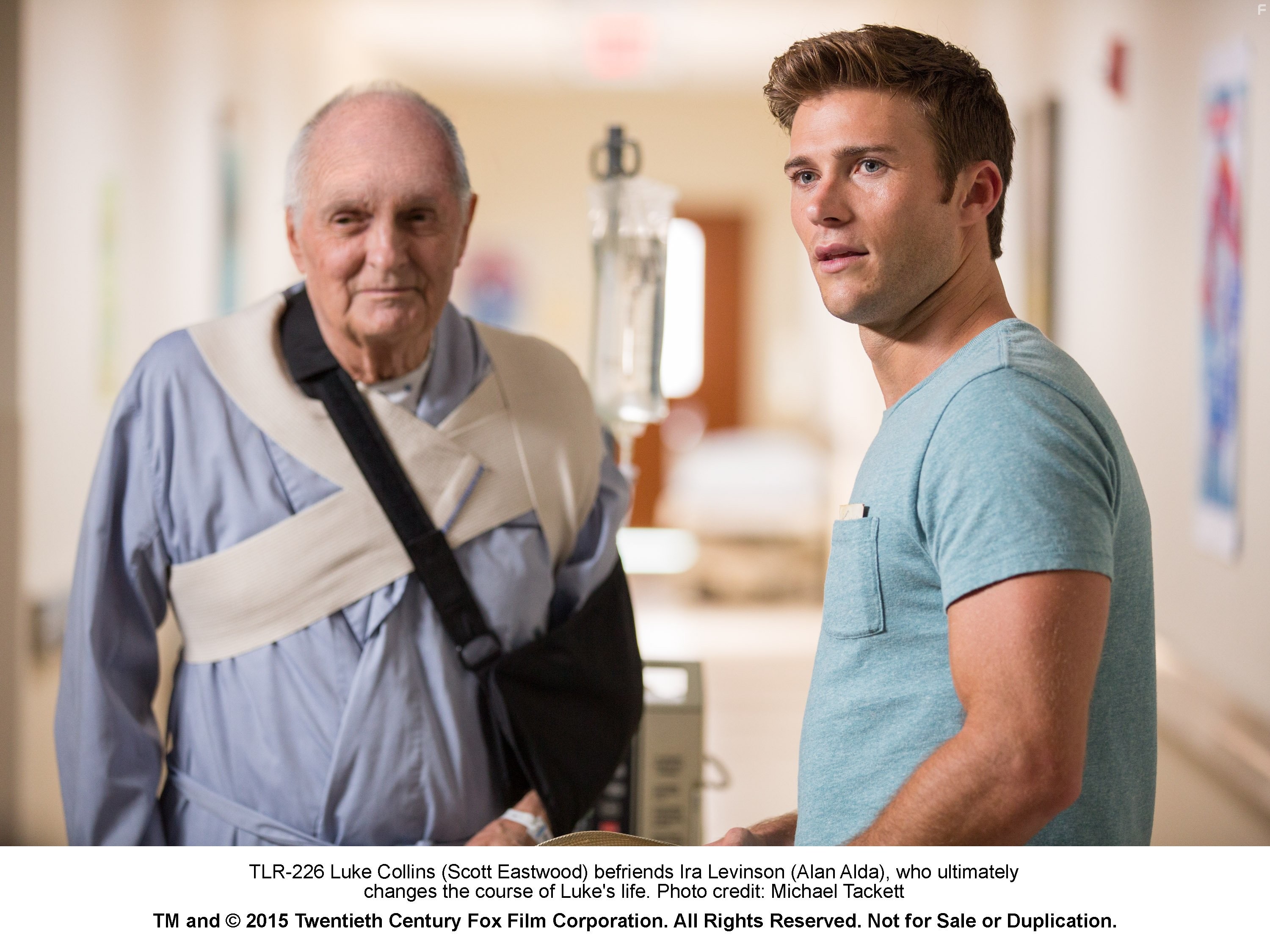 Alan Alda and Scott Eastwood in Дальняя дорога (2015)
