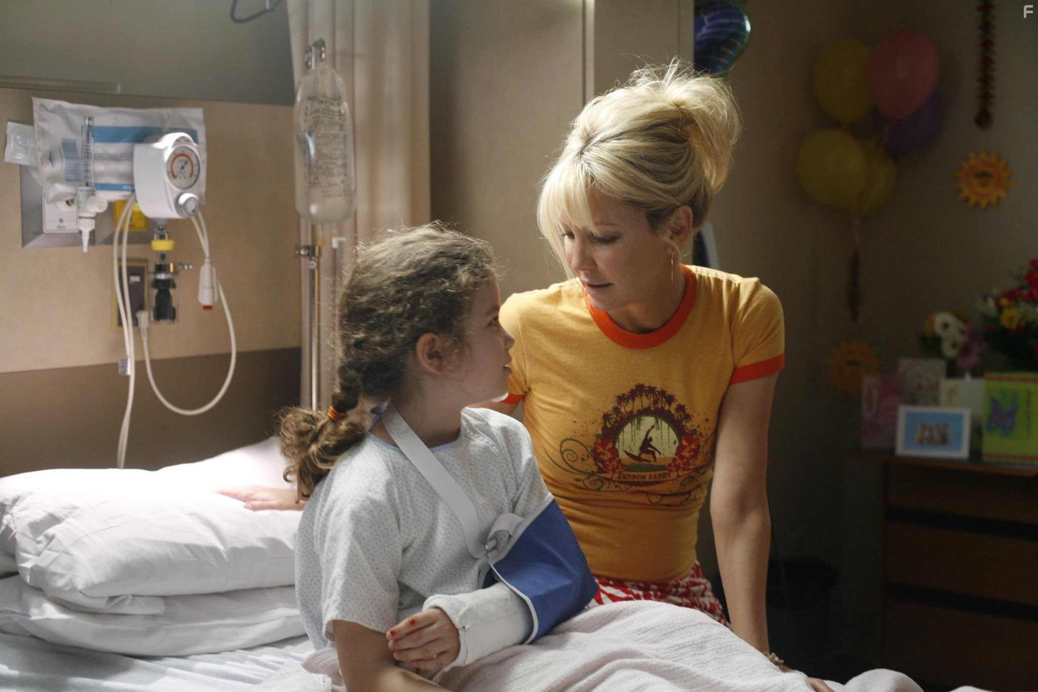 Heather Locklear and Jamie Bloch in Флирт с сорокалетней (2008)