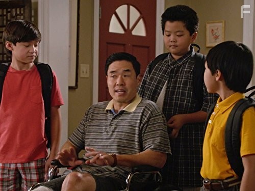 Randall Park, Forrest Wheeler, Ian Chen, and Hudson Yang in Трудности ассимиляции (2015)