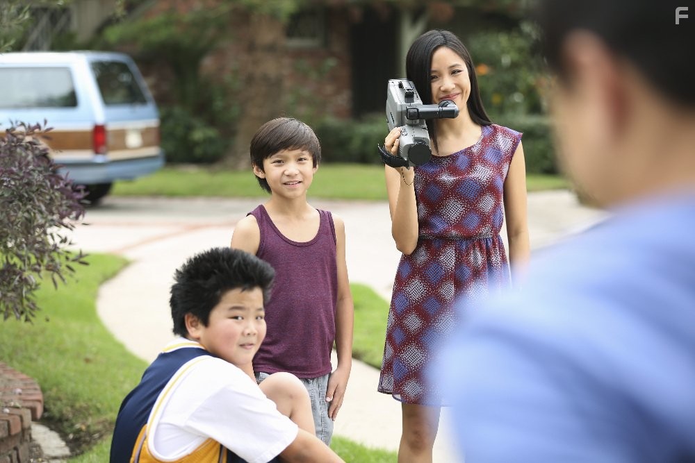 Constance Wu, Forrest Wheeler, and Hudson Yang in Трудности ассимиляции (2015)