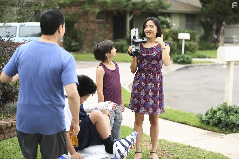 Randall Park, Constance Wu, Forrest Wheeler, and Hudson Yang in Трудности ассимиляции (2015)
