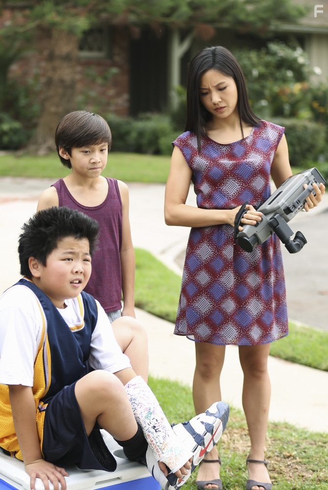 Constance Wu, Forrest Wheeler, and Hudson Yang in Трудности ассимиляции (2015)