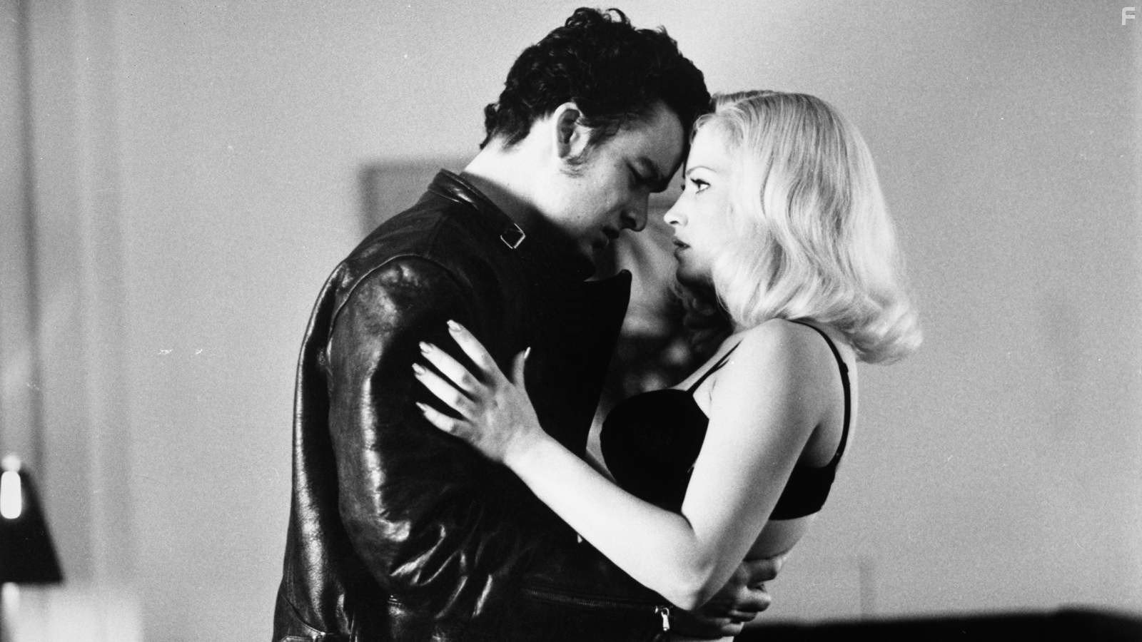 Patricia Arquette and Balthazar Getty in Шоссе в никуда (1997)