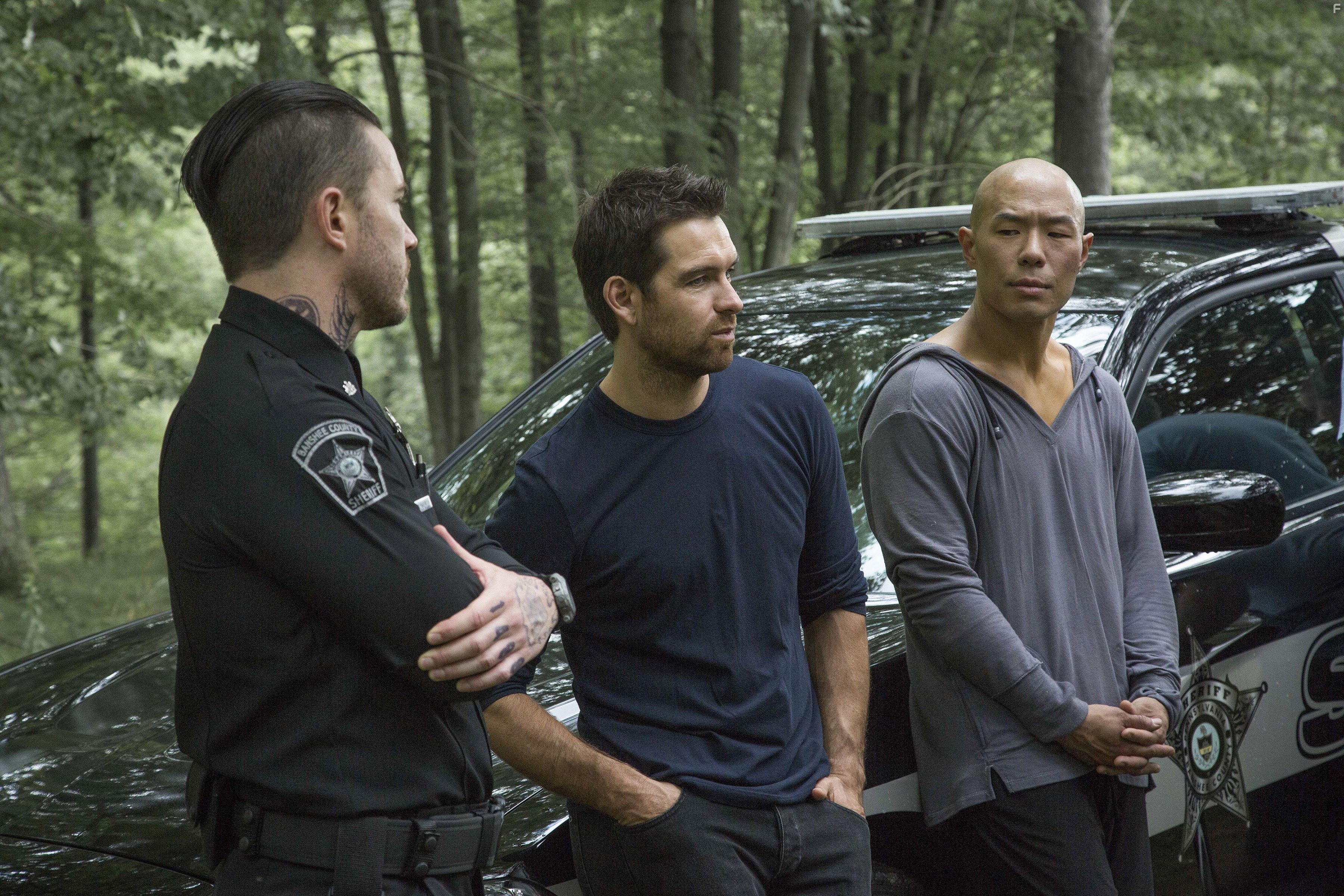 Antony Starr, Hoon Lee, and Tom Pelphrey in Банши (2013)