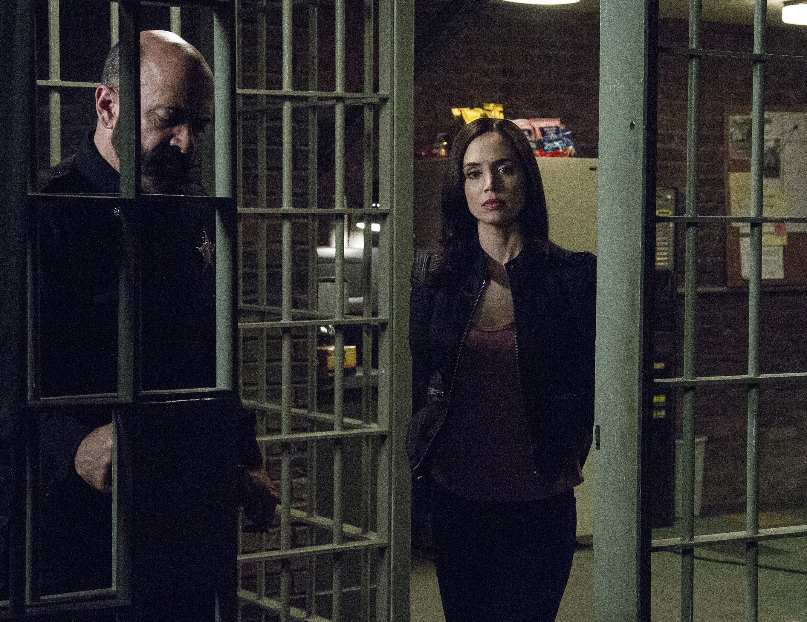 Eliza Dushku and Matt Servitto in Банши (2013)