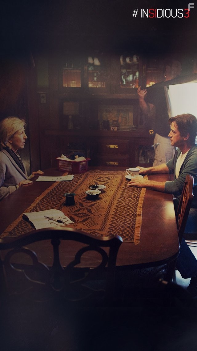 Dermot Mulroney and Lin Shaye in Астрал 3 (2015)