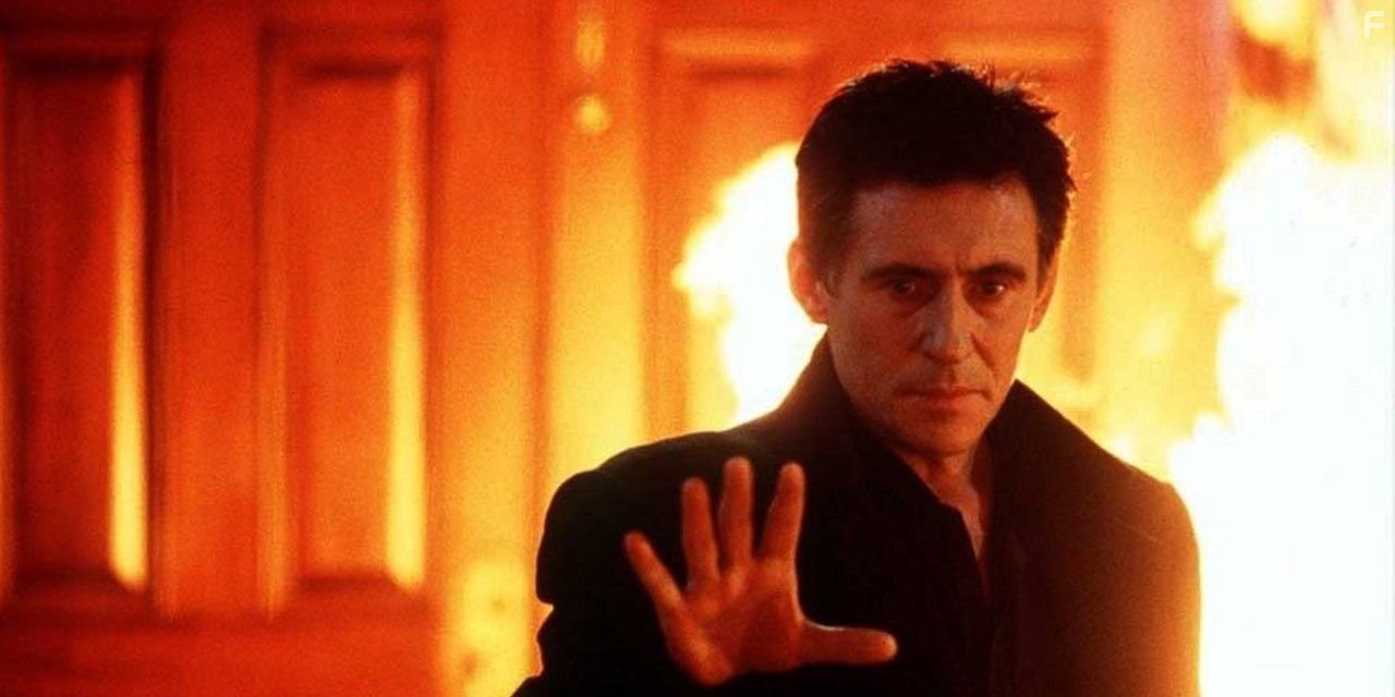 Gabriel Byrne in Конец света (1999)