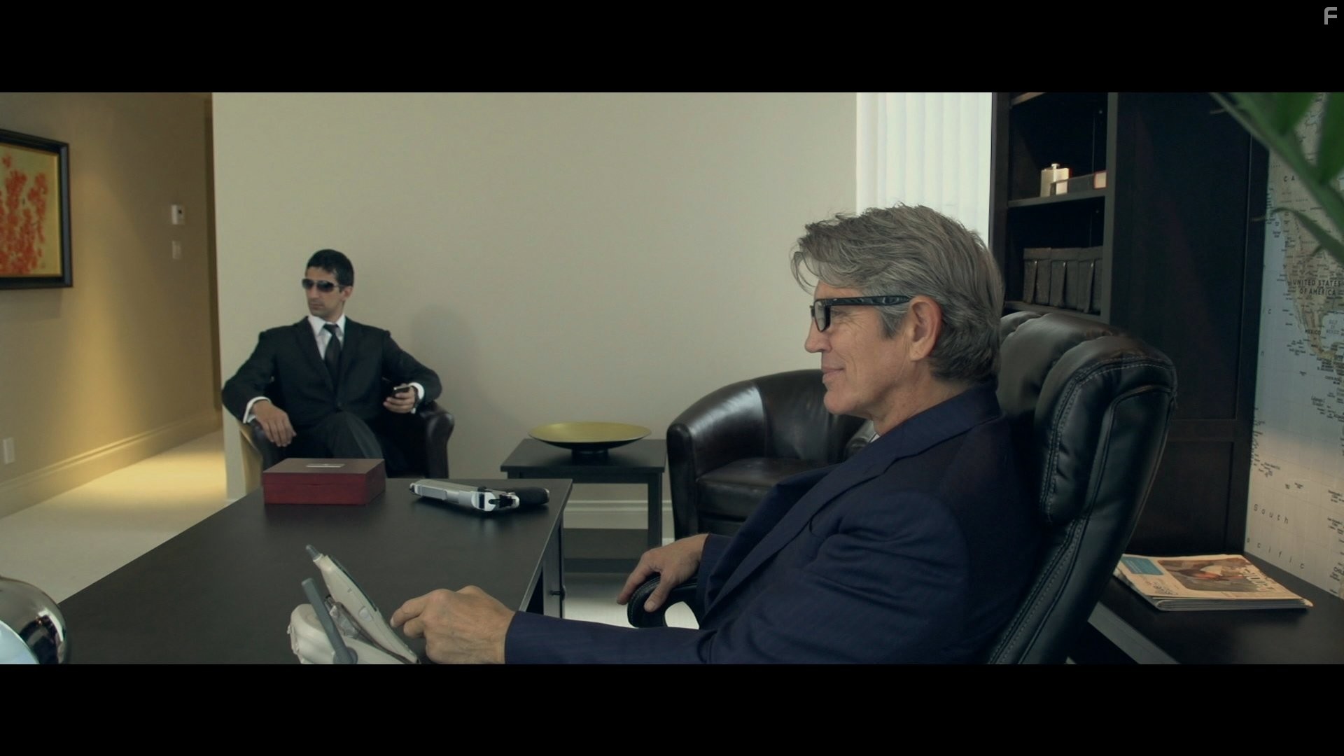 Eric Roberts and Ara Paiaya in Торговля кожей (2015)