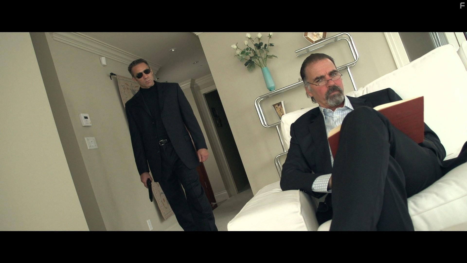 Jeff Fahey and Gary Daniels in Торговля кожей (2015)