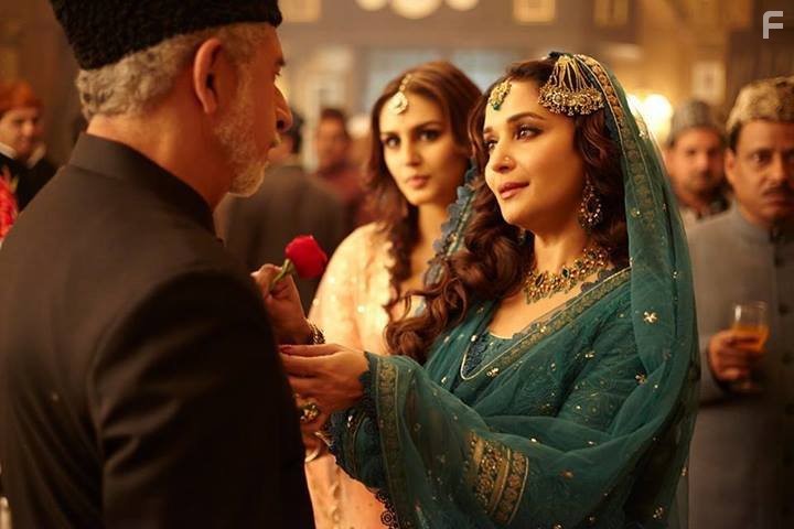 Madhuri Dixit in Семь этапов любви (2014)