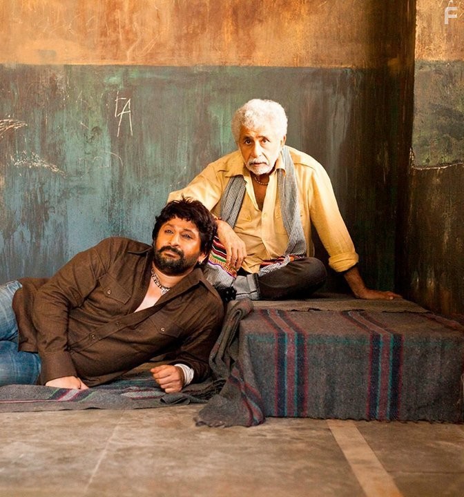 Arshad Warsi and Naseeruddin Shah in Семь этапов любви (2014)