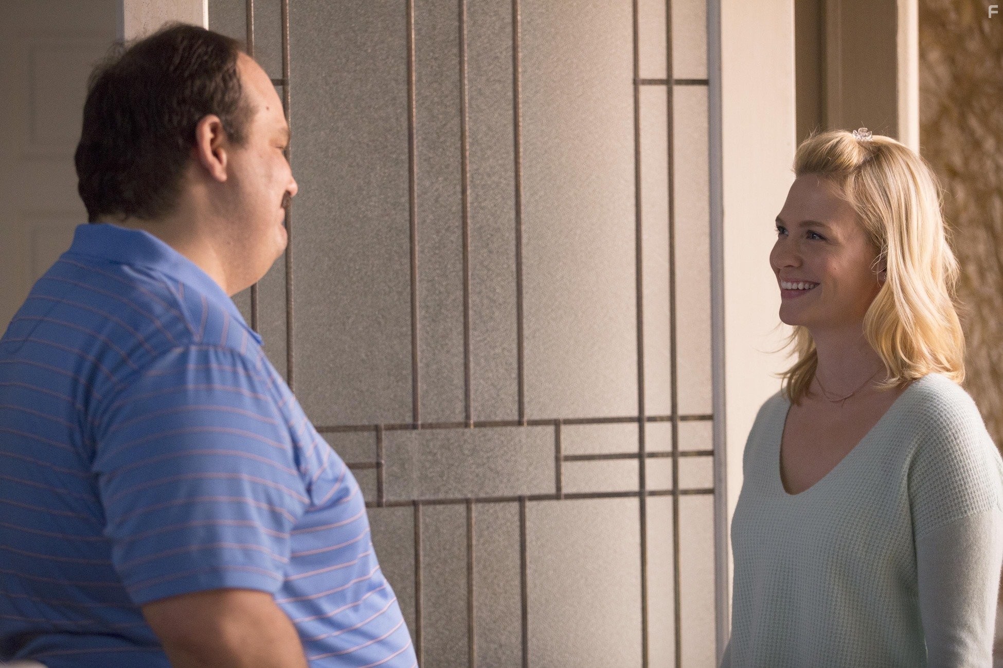 January Jones and Mel Rodriguez in Последний человек на Земле (2015)