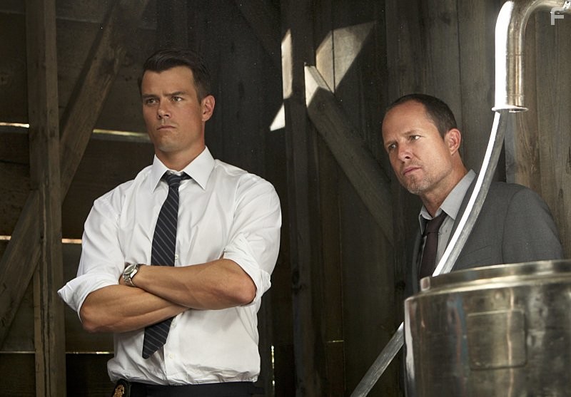 Josh Duhamel and Dean Winters in Батл Крик (2015)