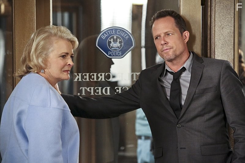 Candice Bergen and Dean Winters in Батл Крик (2015)