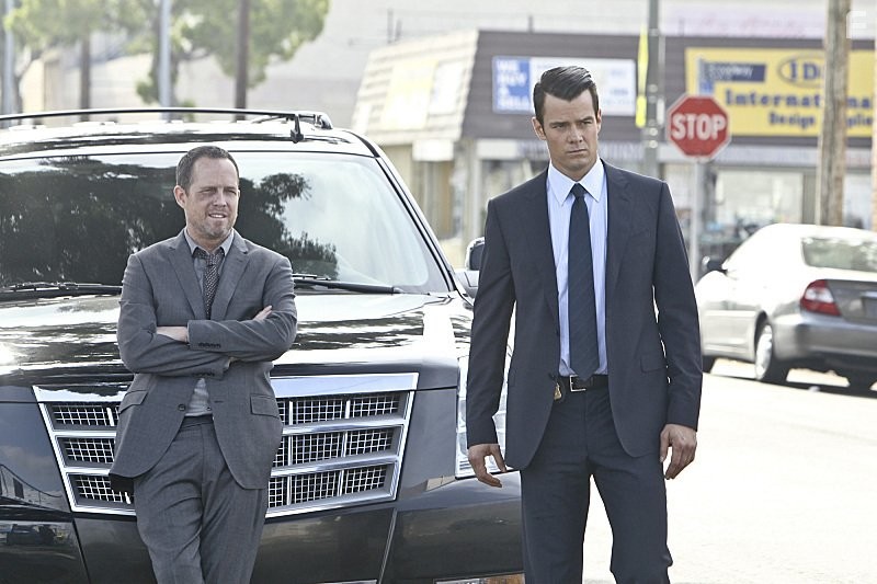 Josh Duhamel and Dean Winters in Батл Крик (2015)