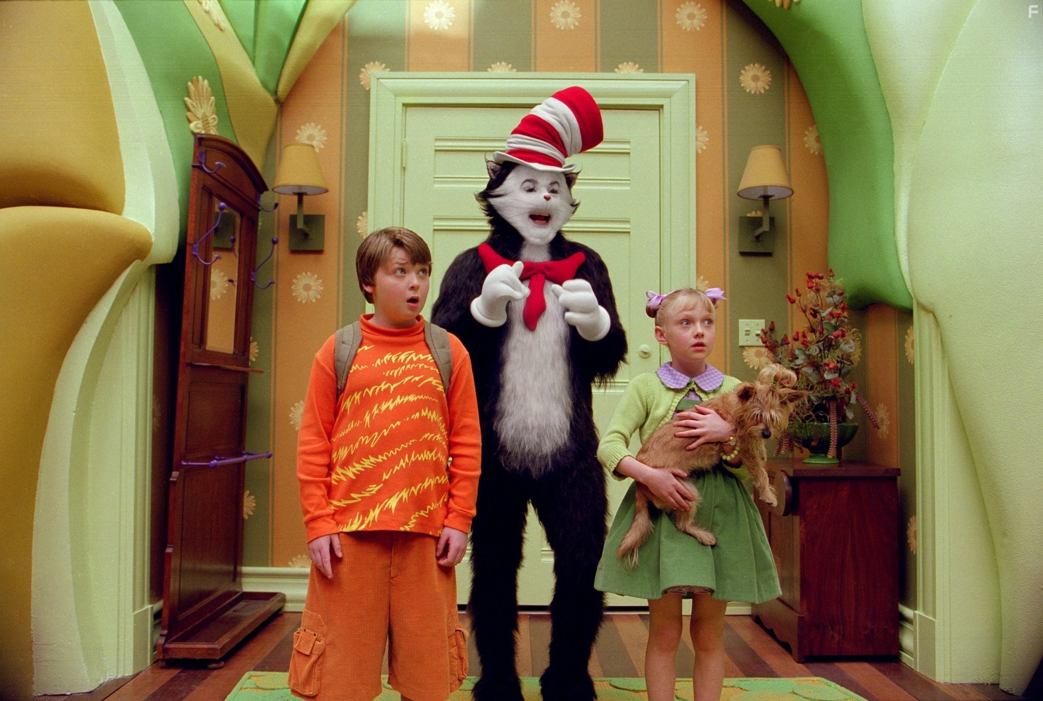 Mike Myers, Spencer Breslin, and Dakota Fanning in Кот (2003)