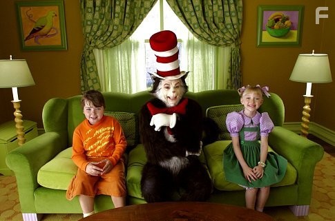 Mike Myers, Spencer Breslin, and Dakota Fanning in Кот (2003)