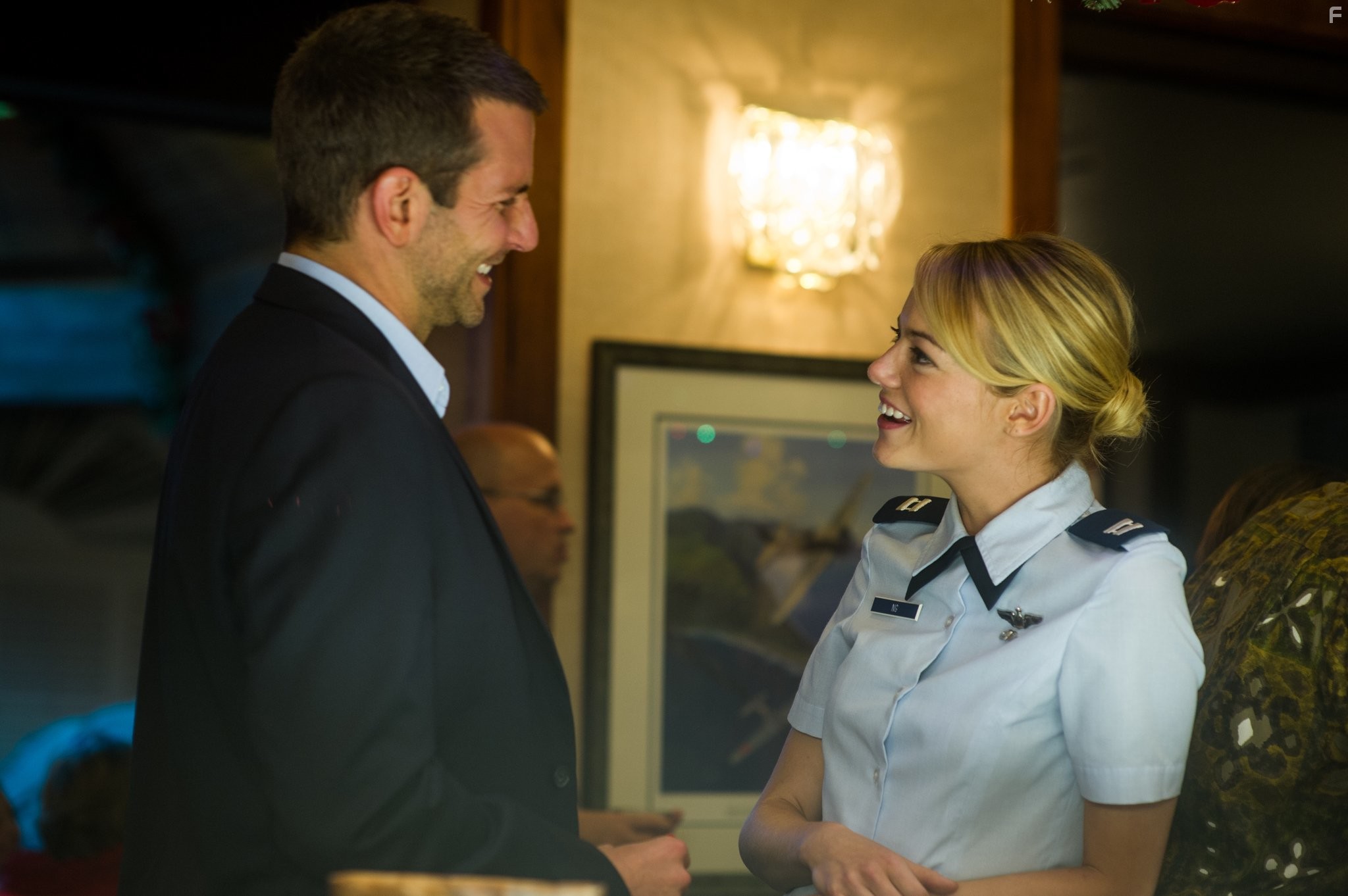 Bradley Cooper and Emma Stone in Алоха (2015)