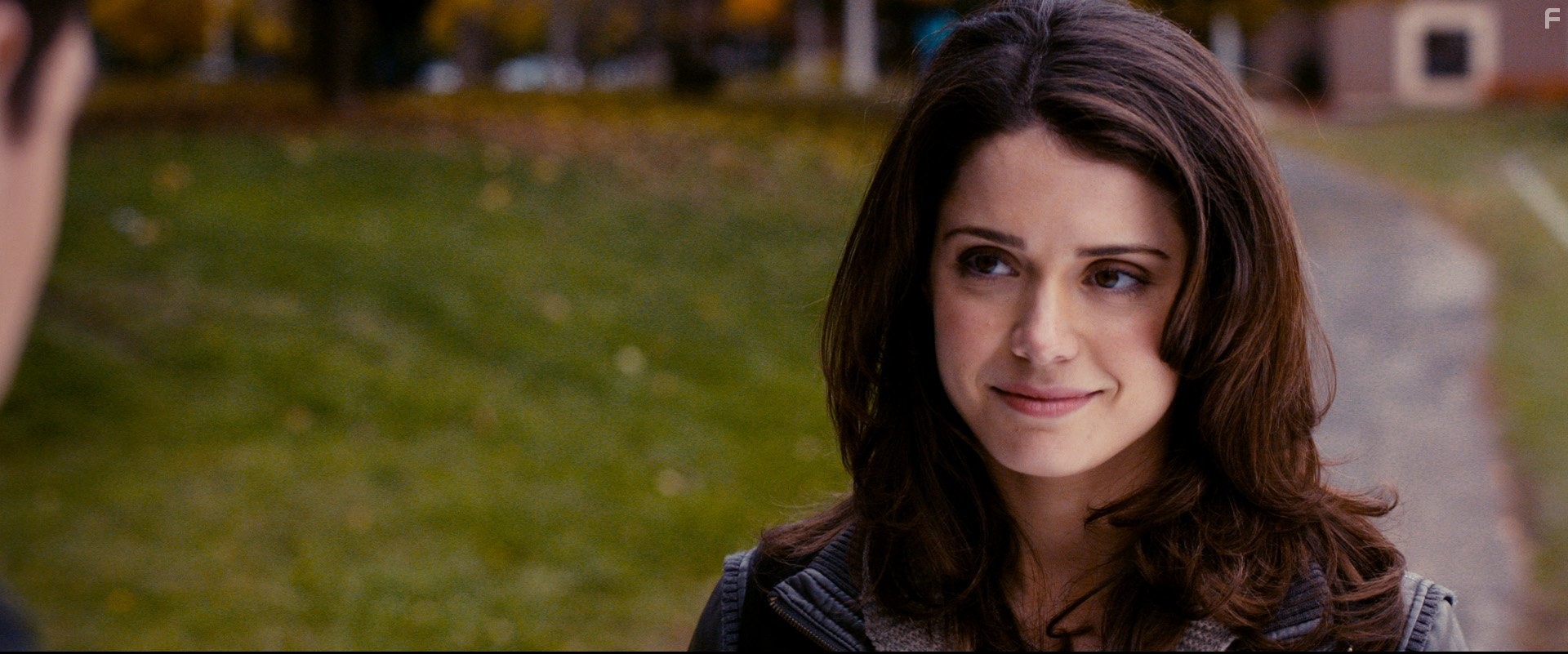 Ali Cobrin in Женский дом (2014)