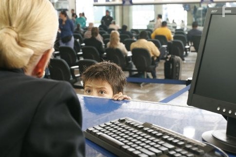 Adrian Alonso in Под одной луной (2007)