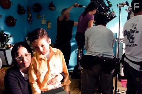 Patricia Riggen and Adrian Alonso in Под одной луной (2007)