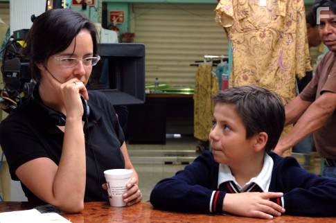 Patricia Riggen and Adrian Alonso in Под одной луной (2007)