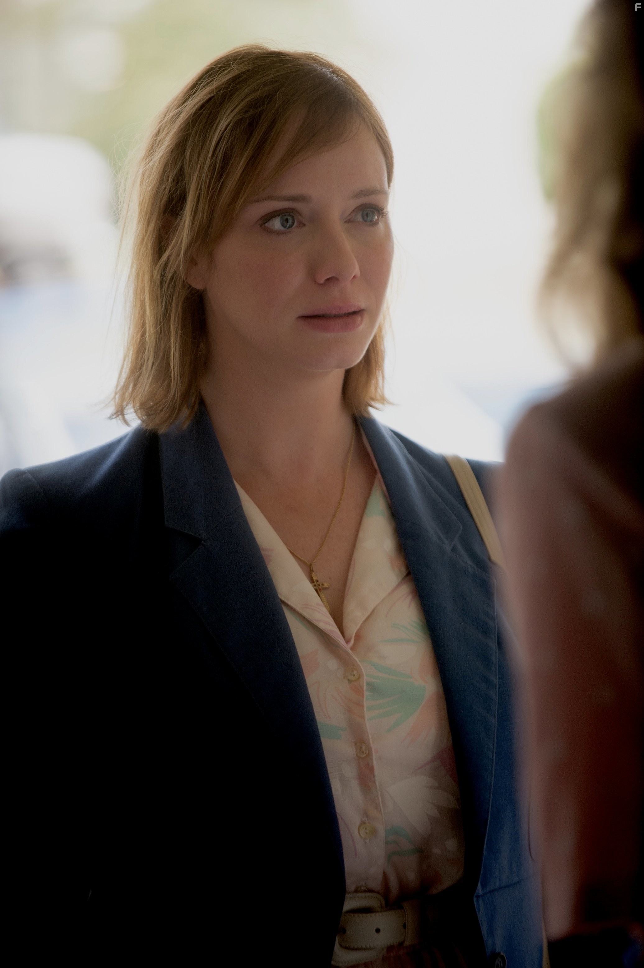 Christina Hendricks in Тёмные тайны (2015)