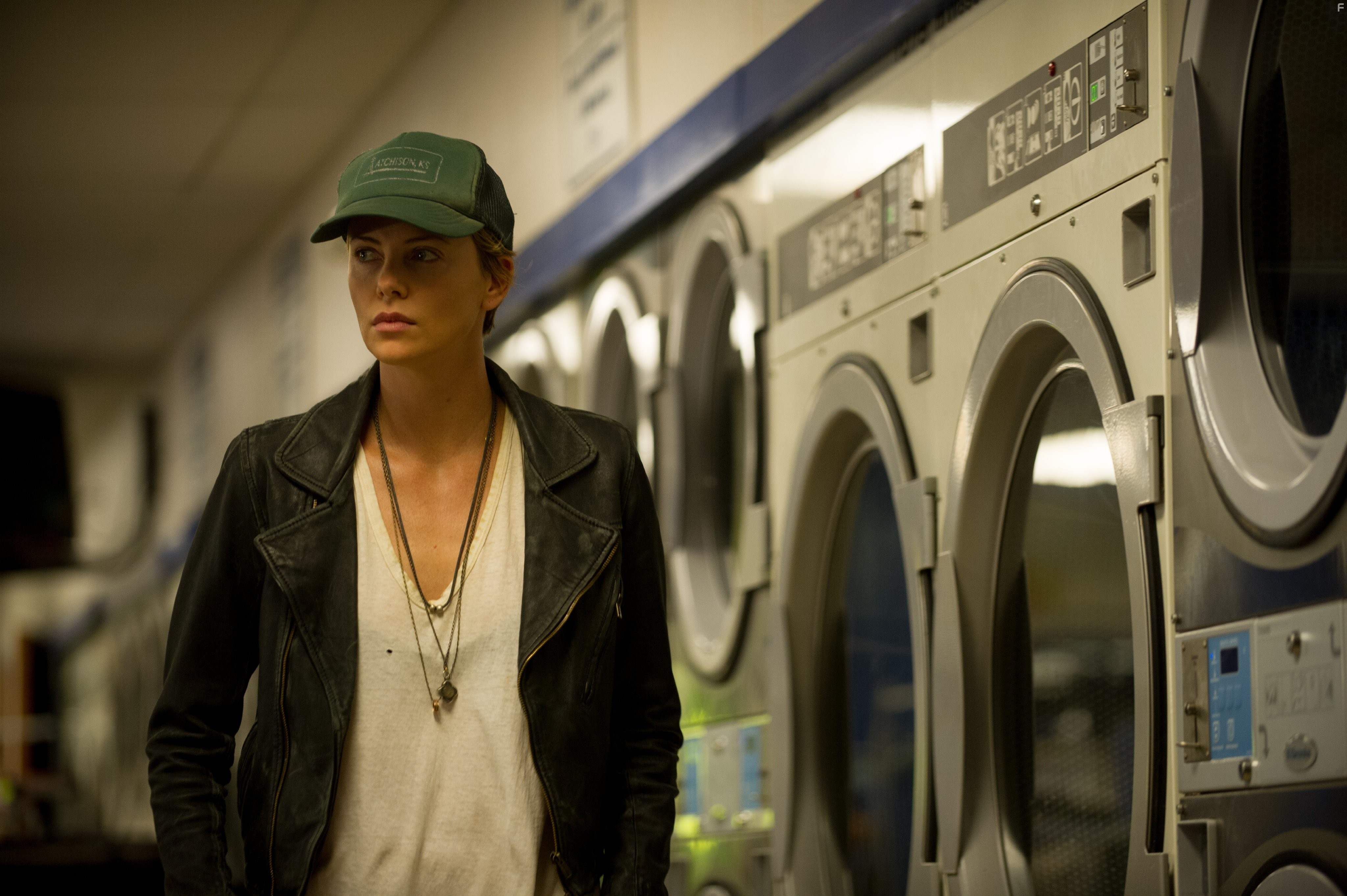 Charlize Theron in Тёмные тайны (2015)