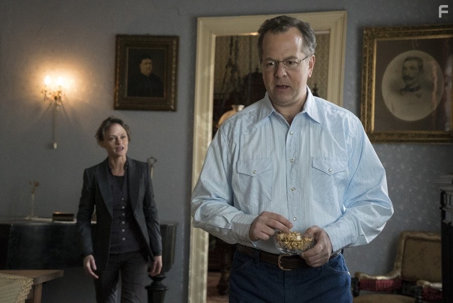 Angela Bettis in Раскопки (2015)