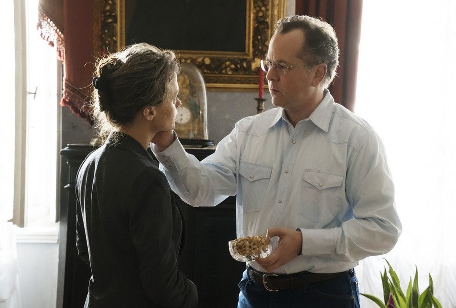 Angela Bettis in Раскопки (2015)