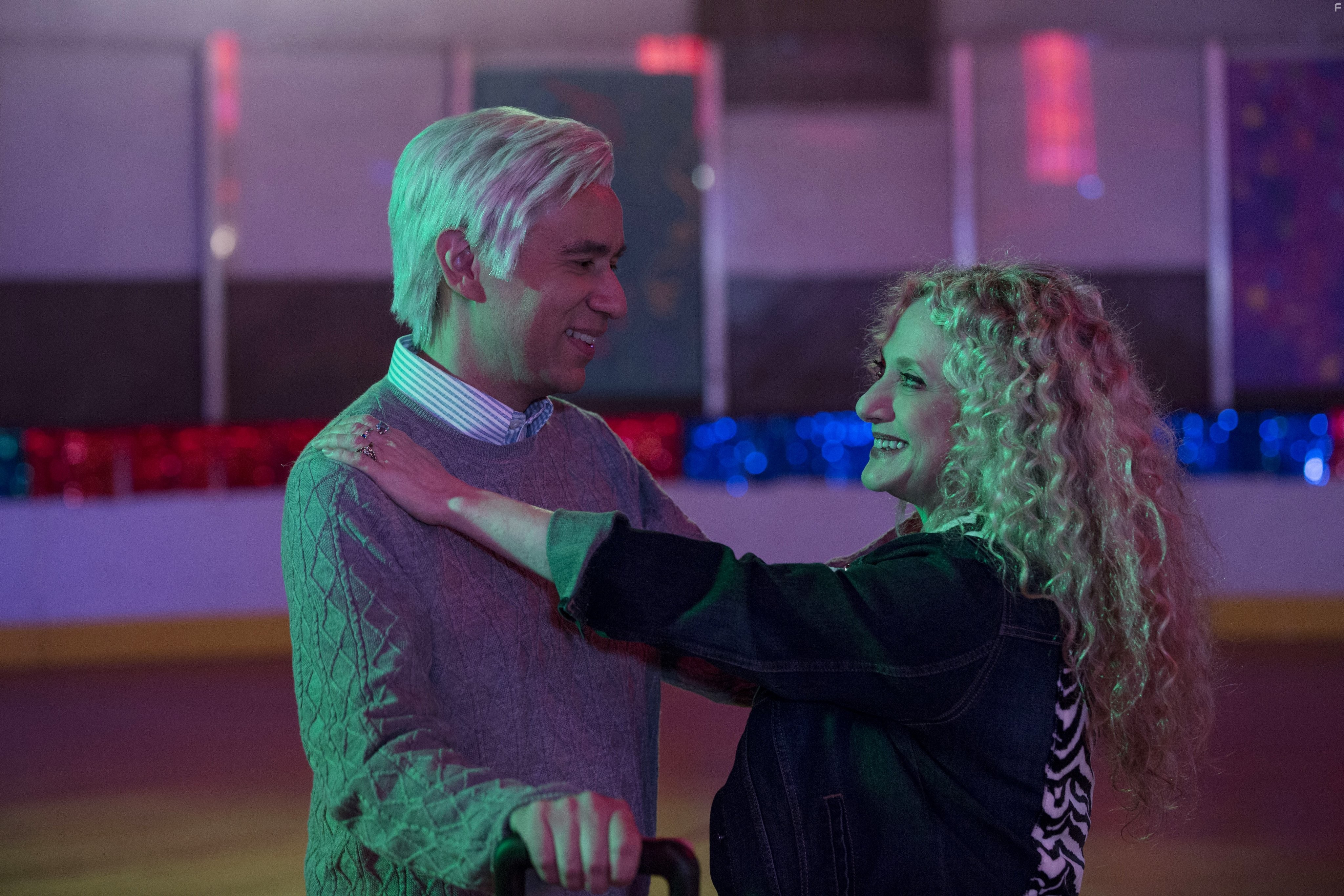 Carol Kane and Fred Armisen in Несгибаемая Кимми Шмидт (2015)