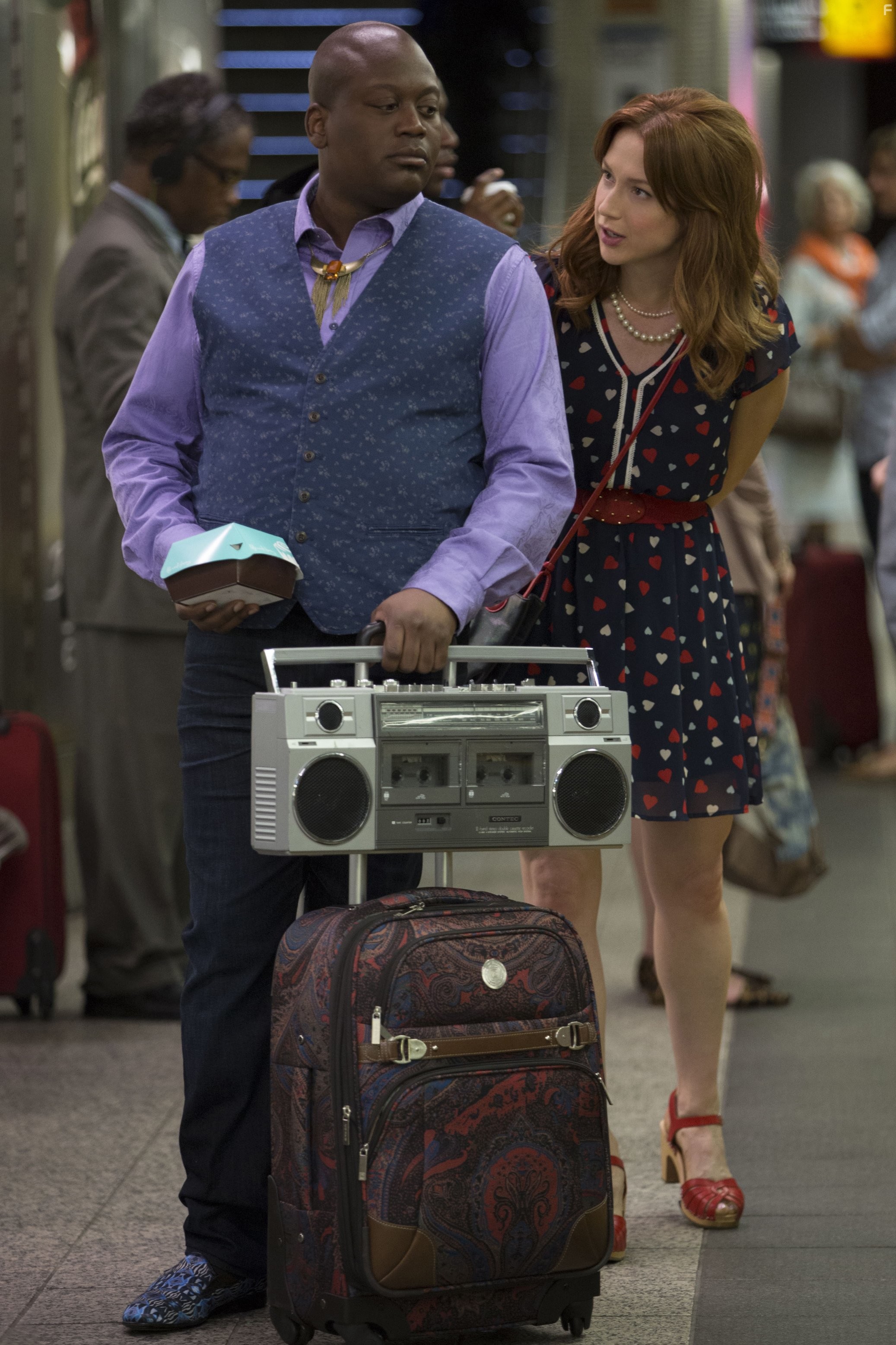 Ellie Kemper and Tituss Burgess in Несгибаемая Кимми Шмидт (2015)